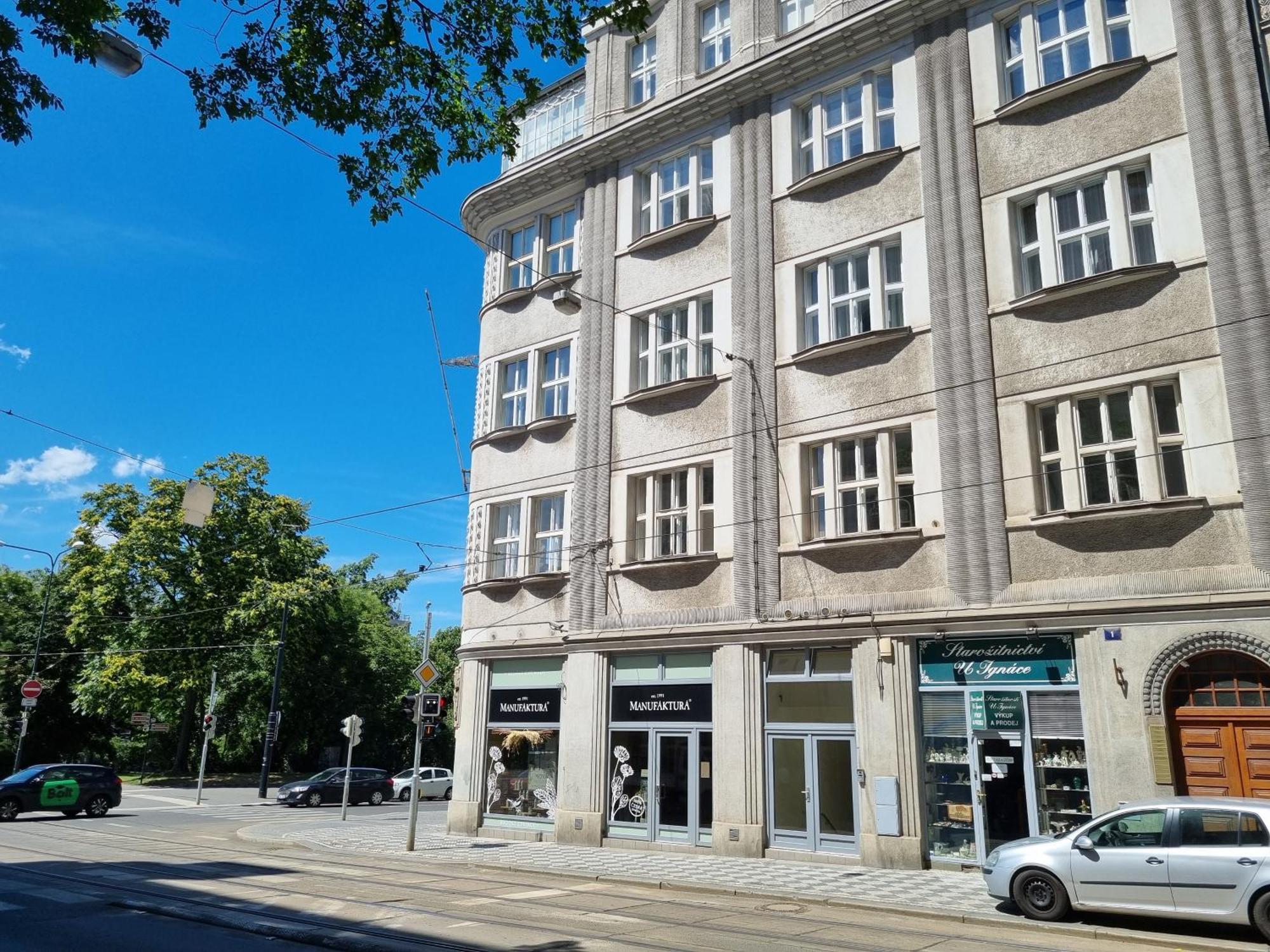 Oasis Apartments At Charles Square Прага Екстер'єр фото