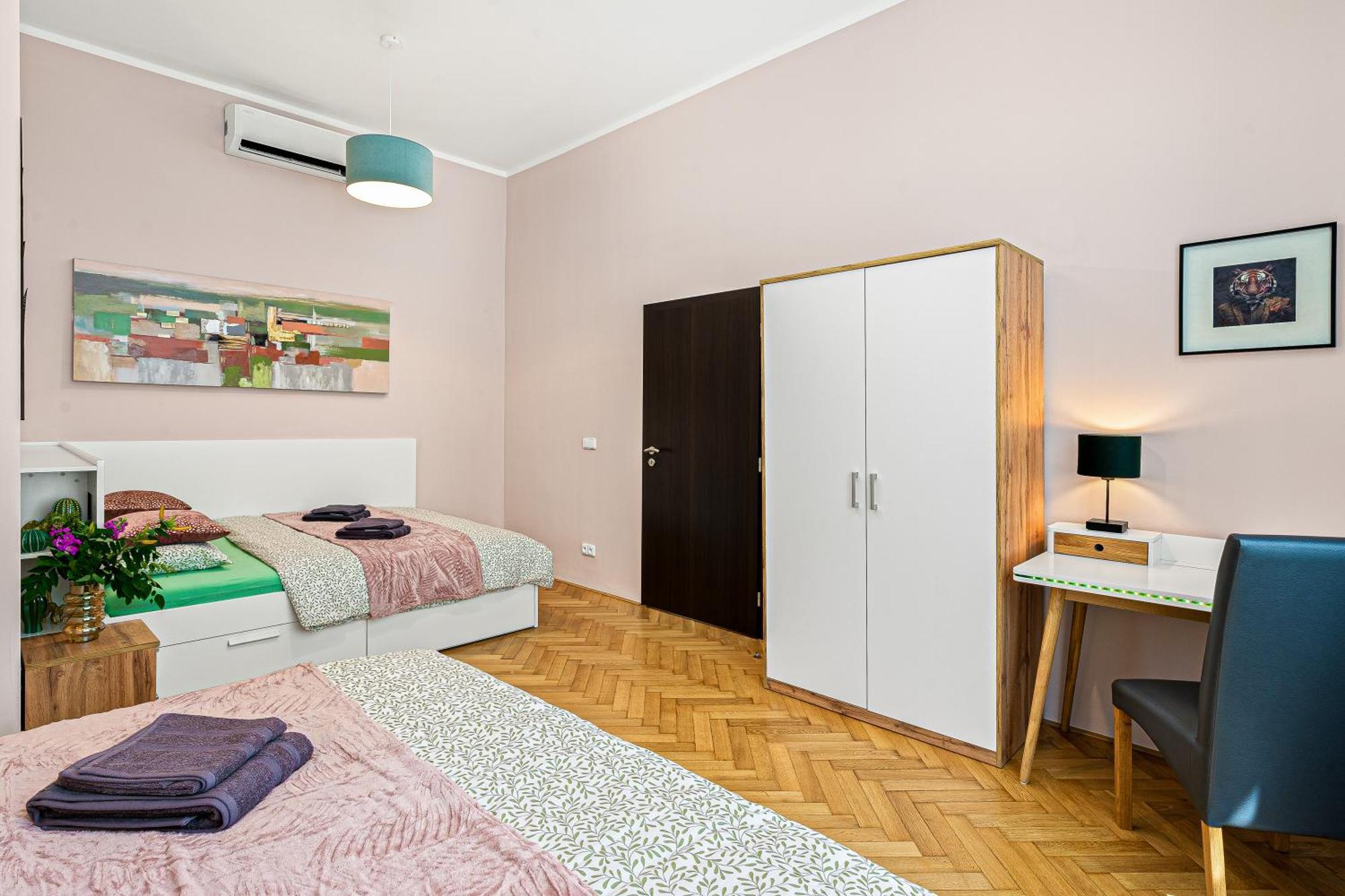 Oasis Apartments At Charles Square Прага Екстер'єр фото