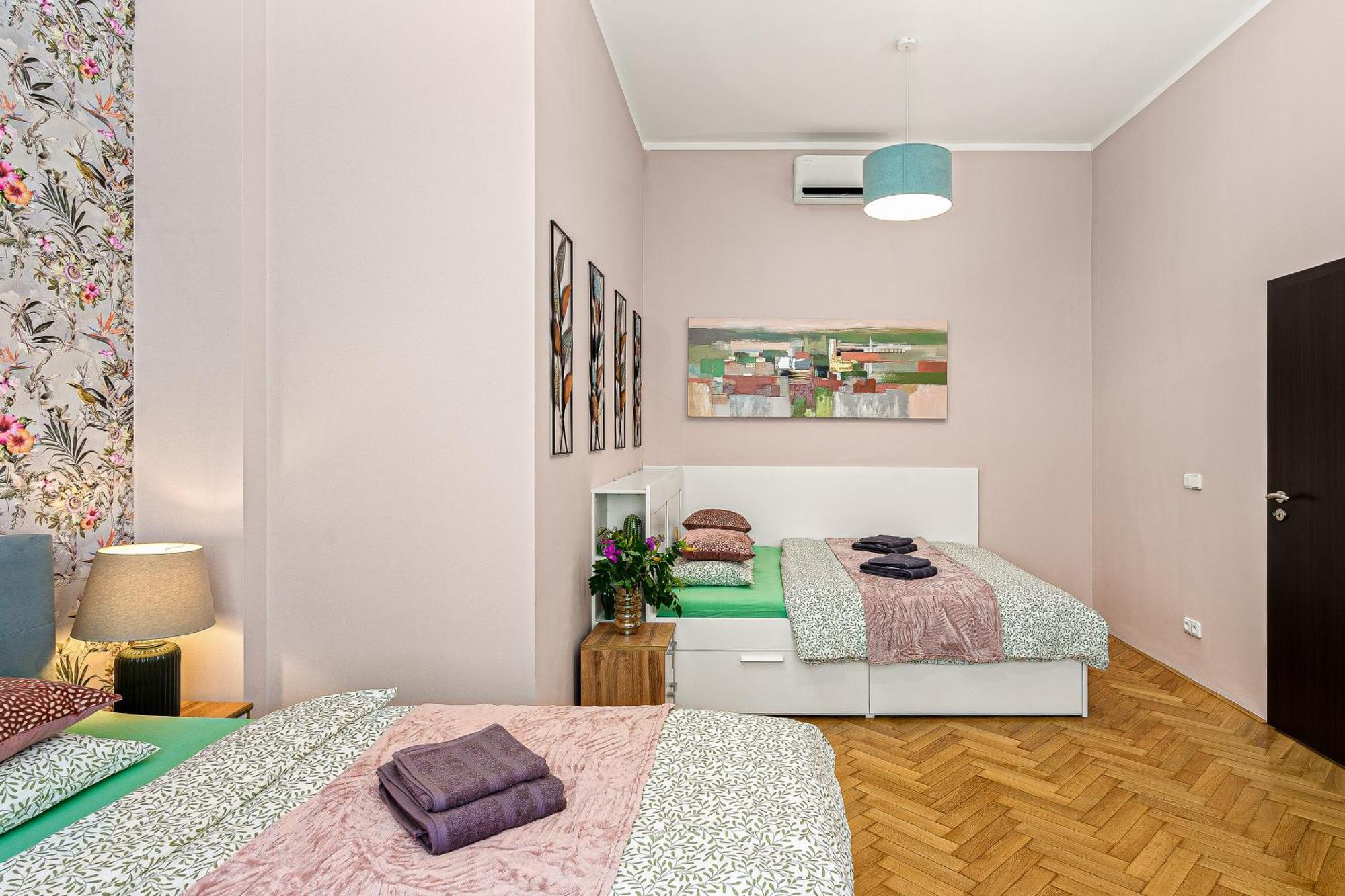Oasis Apartments At Charles Square Прага Екстер'єр фото