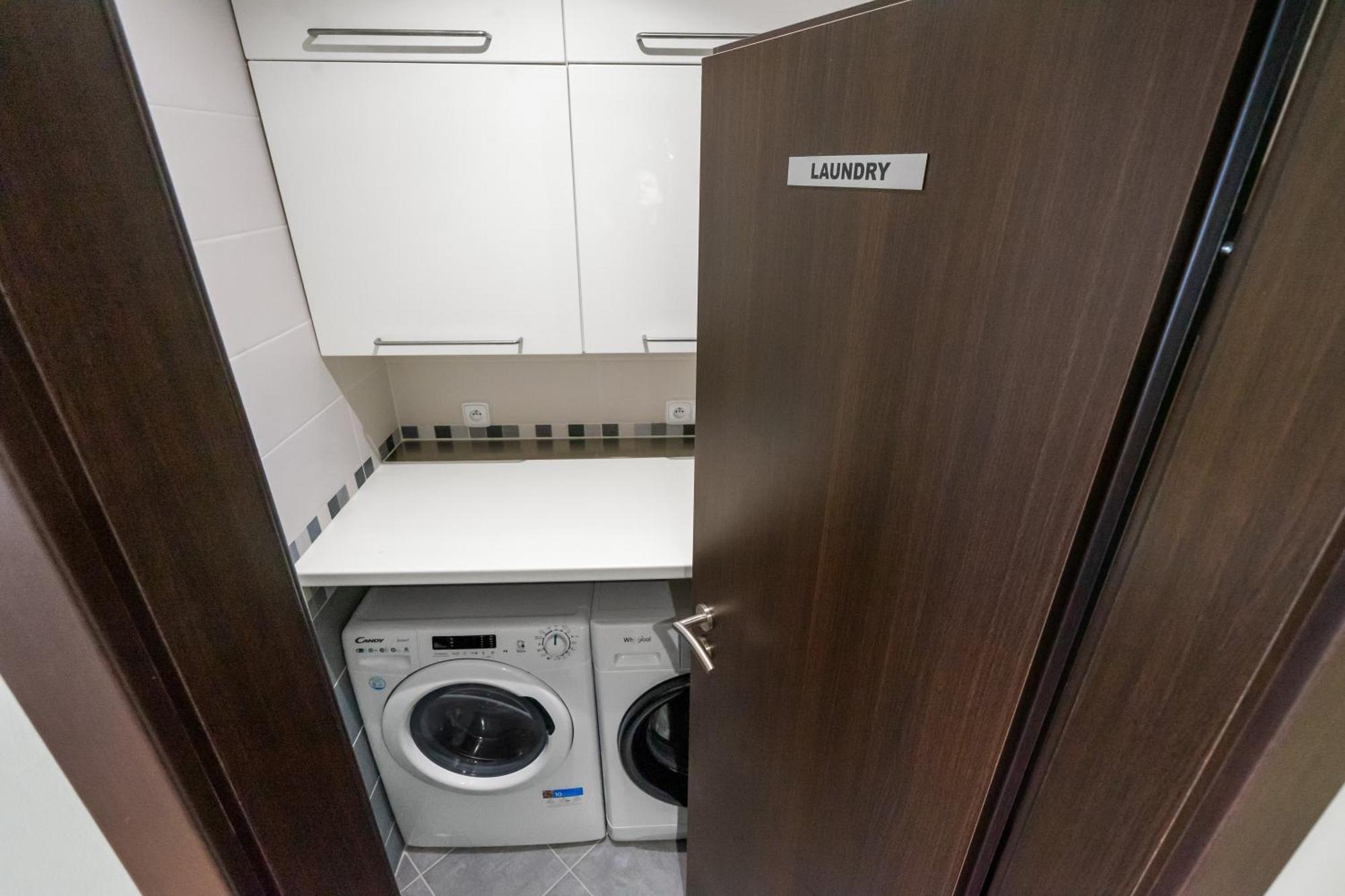 Oasis Apartments At Charles Square Прага Екстер'єр фото